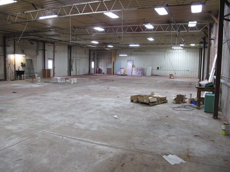 More Photos Of 713 E Main St, Waukon Manufacturing For Sale