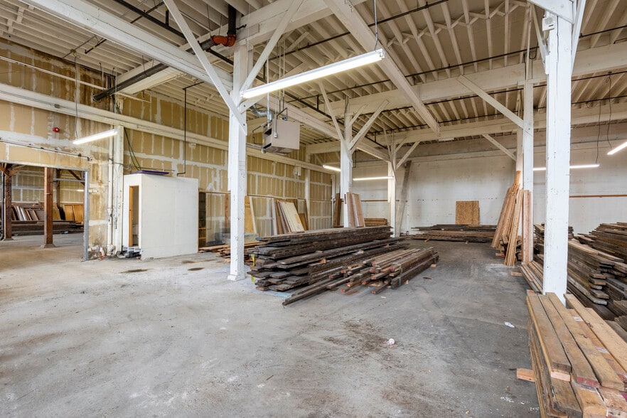 More Photos Of 5422 Shilshole Ave NW, Seattle Distribution For Lease