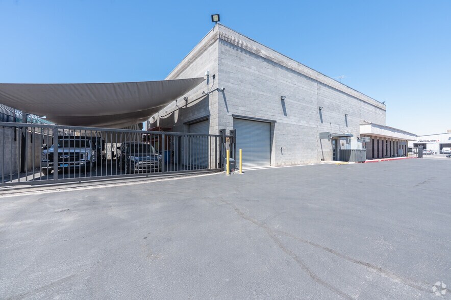 More Photos Of 3711 Regulus Ave, Las Vegas Warehouse For Lease