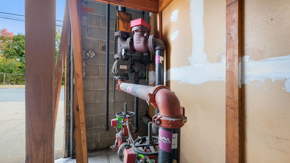 More Photos Of 4726 Blakiston St, Philadelphia Distribution For Sale