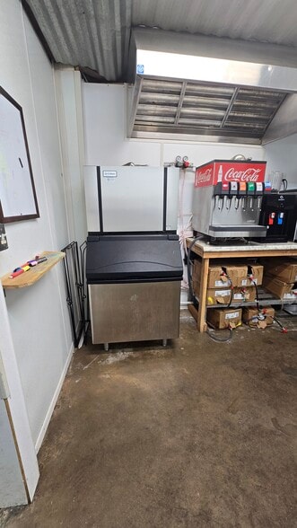 More Photos Of 4021 Acton Hwy, Granbury General Retail For Lease