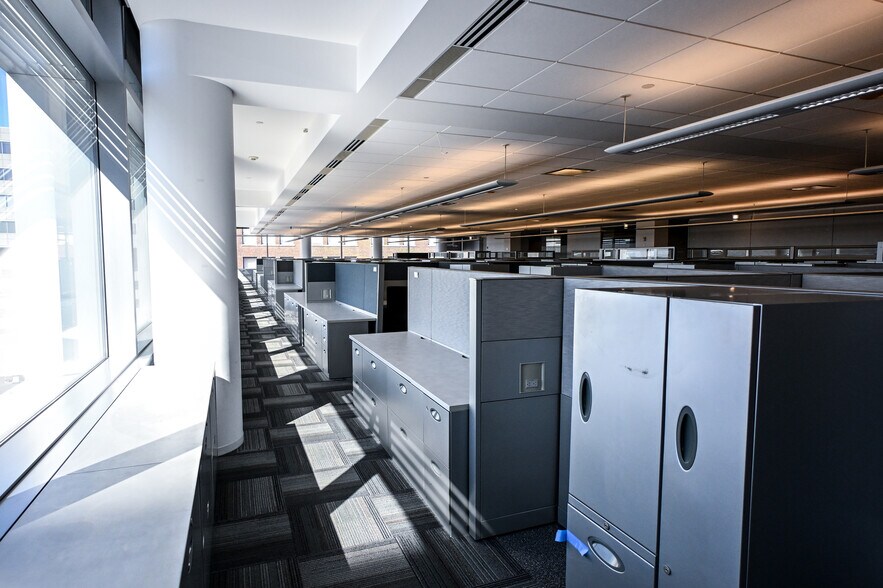 More Photos Of 800 Walnut St, Des Moines Office For Sale