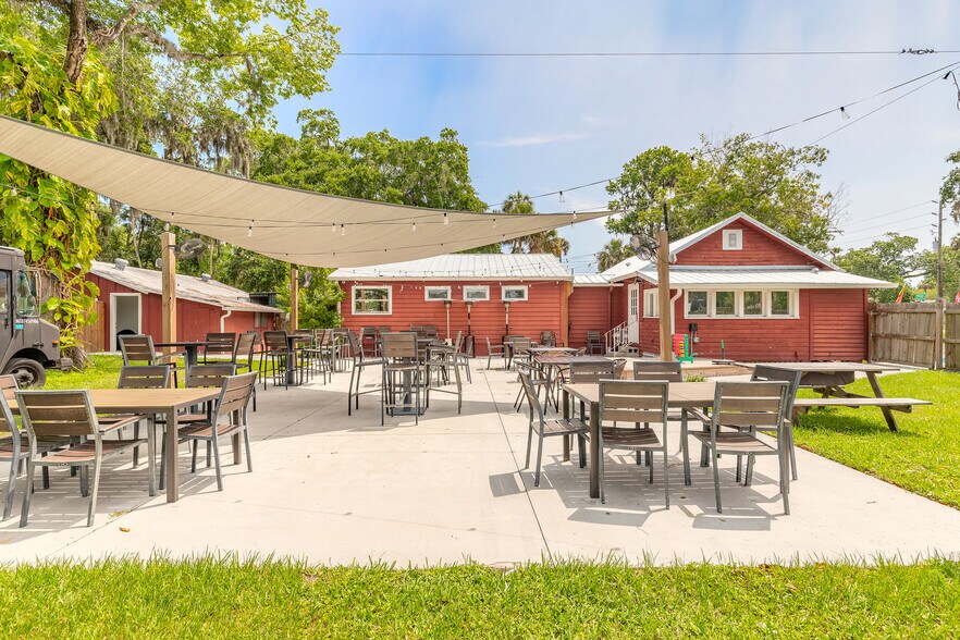 More Photos Of 1001 Canal St, New Smyrna Beach Freestanding For Sale
