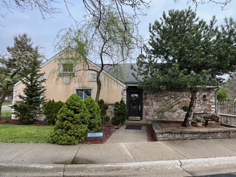 Primary Photo Of 912 Coolidge Rd, East Lansing Medical For Sale