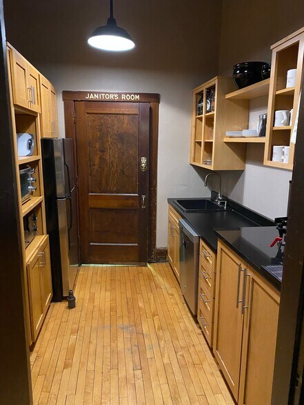 More Photos Of 1358 4th Ave, Rockford Office Residential For Sale
