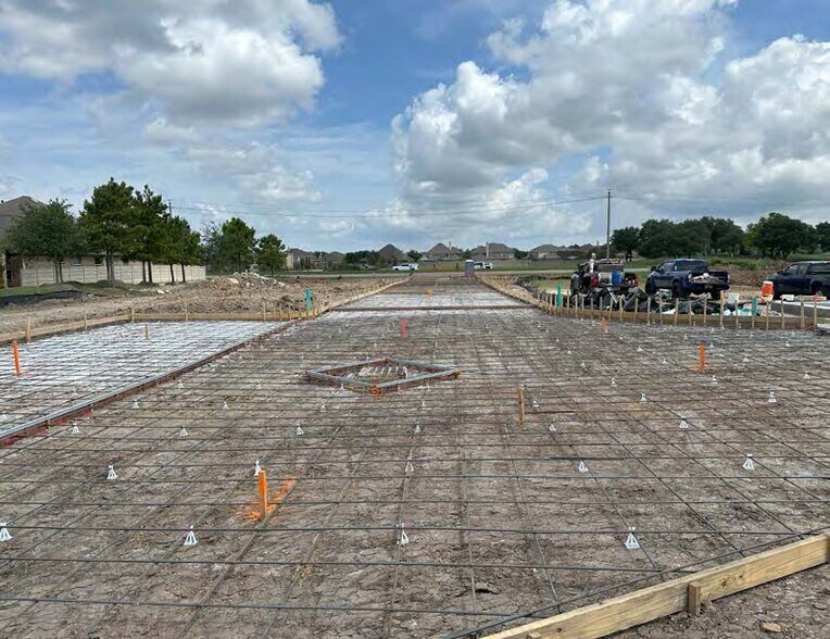 More Photos Of League City Parkway @ Tuscan Lakes Blvd, League City Unknown For Lease