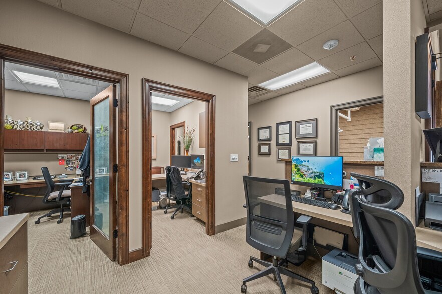 More Photos Of 7515 Quaker Ave, Lubbock Medical For Sale