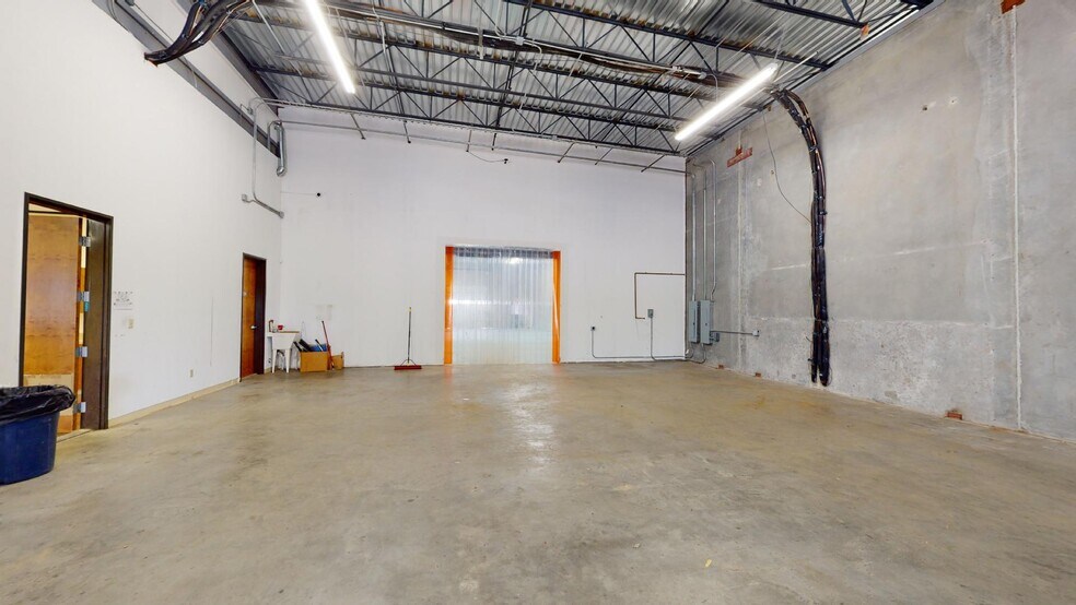 More Photos Of 2010 Windy Ter, Austin Warehouse For Sale