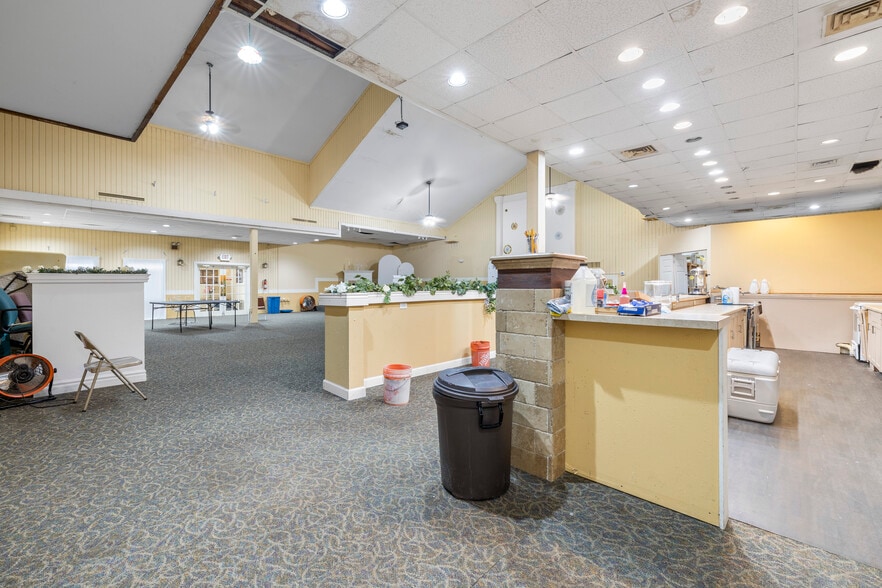 More Photos Of 10511 Main St, Thonotosassa Religious Facility For Sale
