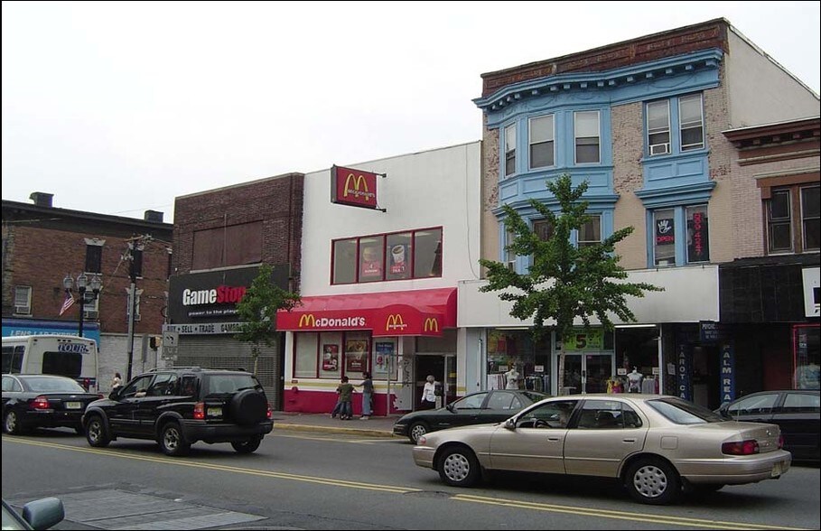 More Photos Of 6003 Bergenline Ave, West New York General Retail For Sale
