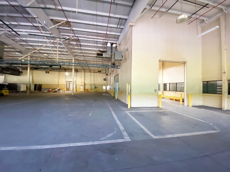 More Photos Of 2001 Courtright Rd, Columbus Warehouse For Lease