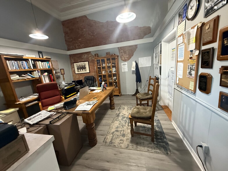 More Photos Of 214 N Railroad St, Mexia Office For Sale