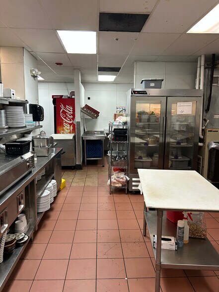 More Photos Of 27W150 Roosevelt Rd, Winfield Restaurant For Sale