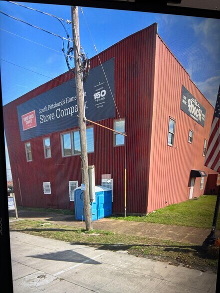 More Photos Of 401 S Cedar Ave, South Pittsburg Industrial For Sale