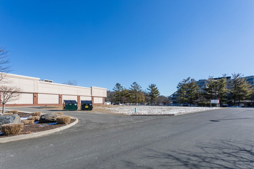 More Photos Of 610-658 White Plains Rd, Tarrytown Storefront For Lease