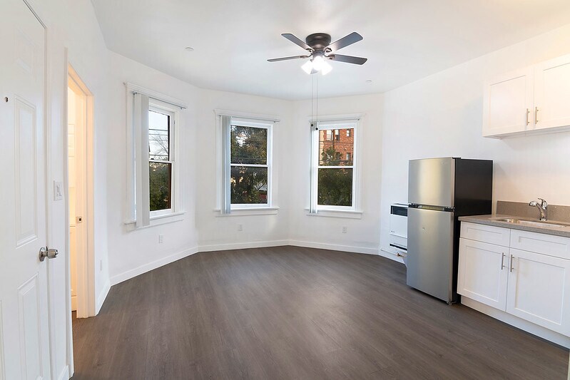 More Photos Of 1820 W 11th St, Los Angeles Apartments For Sale