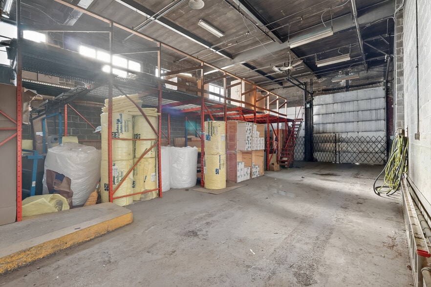 More Photos Of 1025 St Butler, Montréal Distribution For Sale