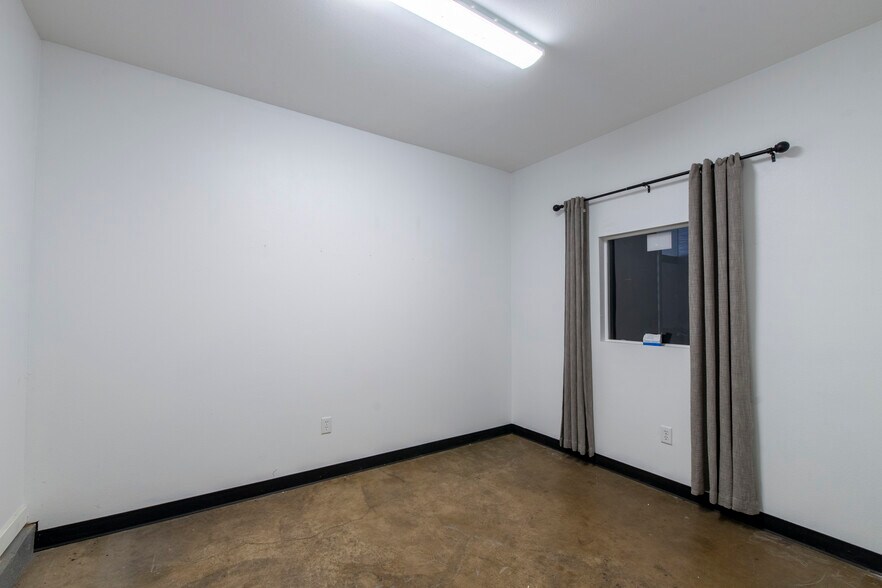 More Photos Of 4761 Lancaster Dr NE, Salem Warehouse For Lease