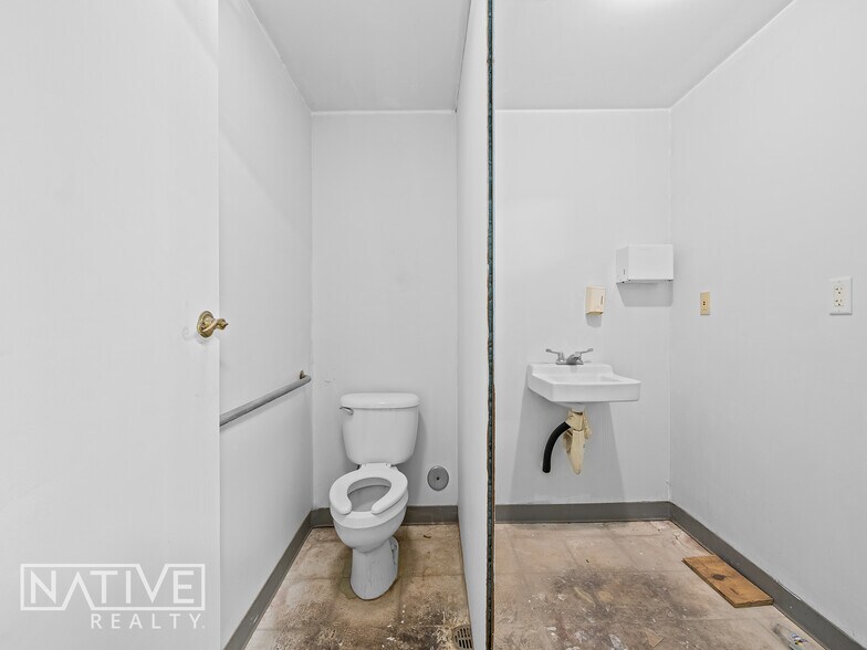 More Photos Of 2365 SW 34th St, Fort Lauderdale Warehouse For Sale