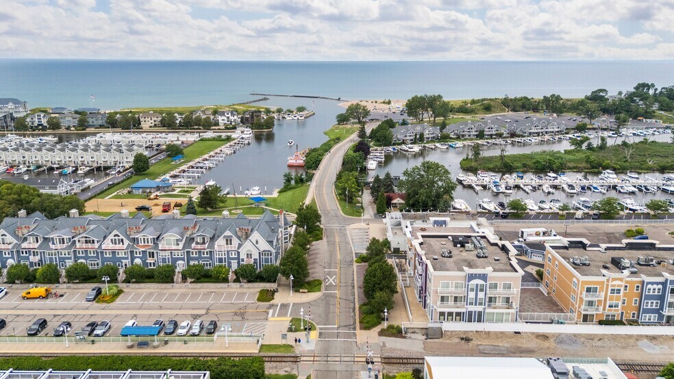 More Photos Of 225 N Whittaker St, New Buffalo Apartments For Sale