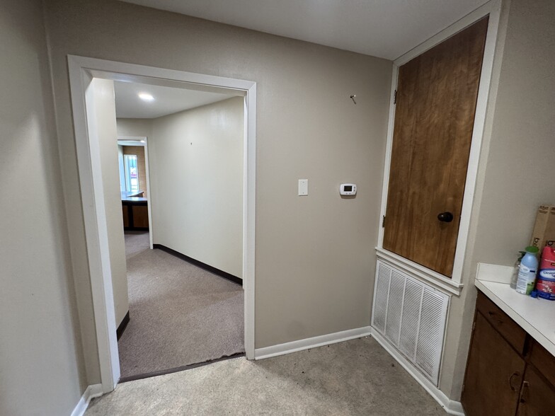More Photos Of 1208 S Chestnut St, Lufkin Showroom For Sale