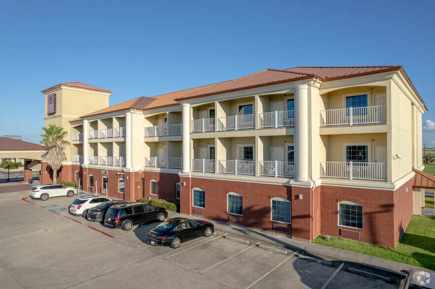 More Photos Of 3606 89th St, Galveston Hotel For Sale