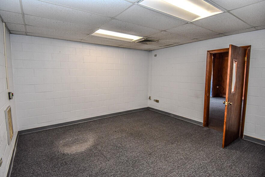 More Photos Of 16 Jackson St, Zebulon Light Distribution For Sale
