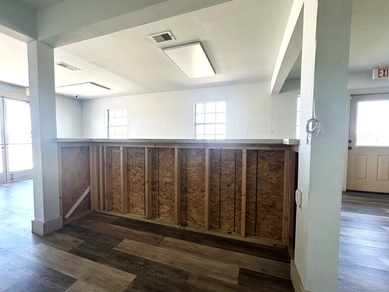 More Photos Of 400 Hwy 67 E, Alvarado Office For Sale