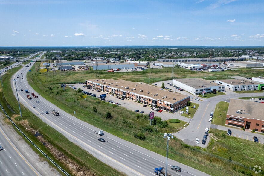 More Photos Of 4293-4345 Des Laurentides (A-15) E, Laval Industrial For Lease