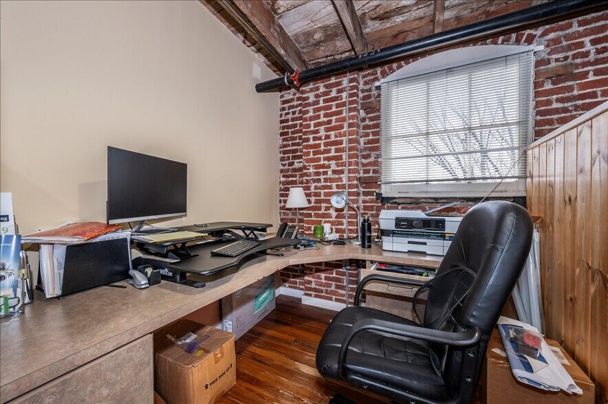 More Photos Of 47 E All Saints St, Frederick Loft Creative Space For Sale
