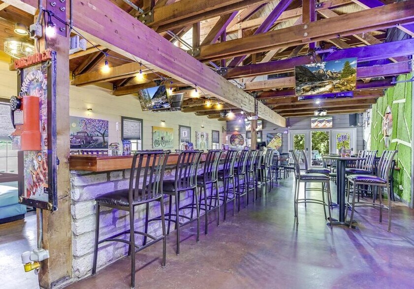 More Photos Of 910 Round Rock Ave, Round Rock General Retail For Sale