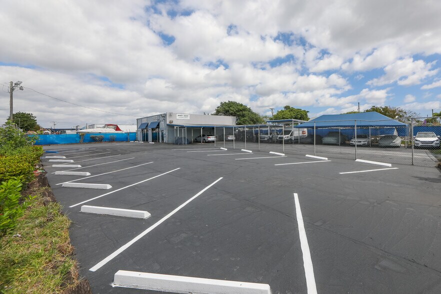 More Photos Of 2409 SW 59th Ter, West Park Auto Dealership For Sale