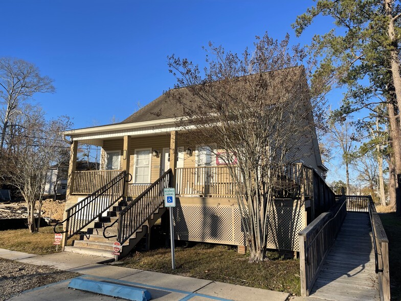 More Photos Of 215 North St, Denham Springs Office For Lease