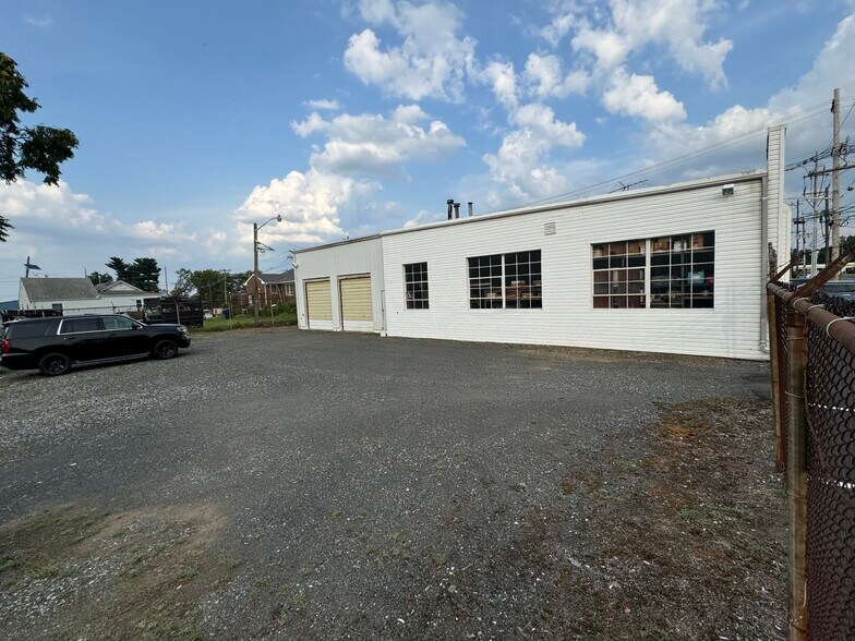 More Photos Of 937 Joyce Kilmer Ave, New Brunswick Auto Repair For Sale