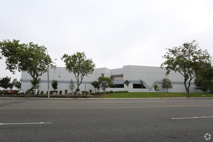 More Photos Of 7375 Chapman Ave, Garden Grove Warehouse For Lease