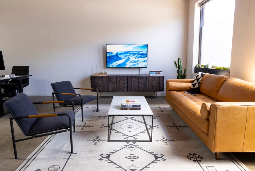 More Photos Of 3737 Robertson Blvd, Culver City Loft Creative Space For Lease