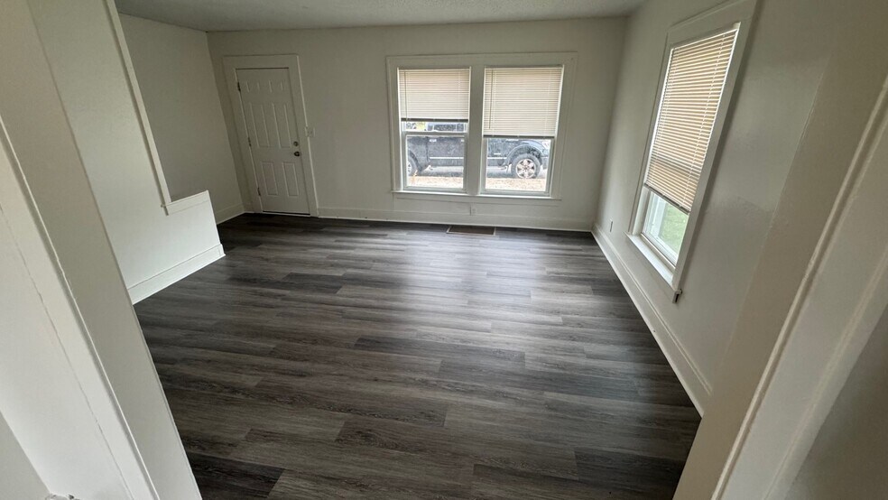 More Photos Of 25 Maynard Ct, Pontiac Apartments For Sale