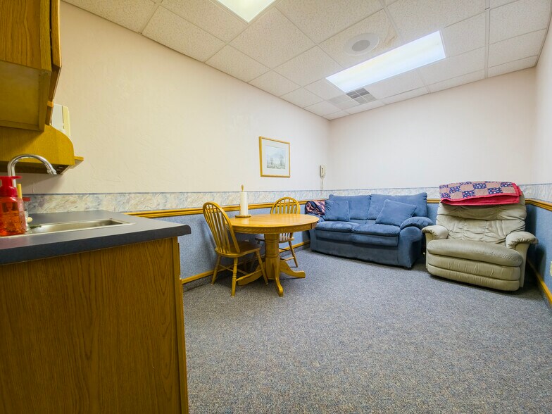 More Photos Of 2103 W 9th St, Mount Carmel Office For Sale