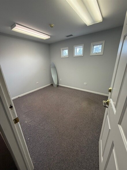More Photos Of 219 W 55th St, Clarendon Hills Office For Lease