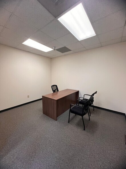 More Photos Of 7201-7203 Pinemont Dr, Houston Flex For Lease