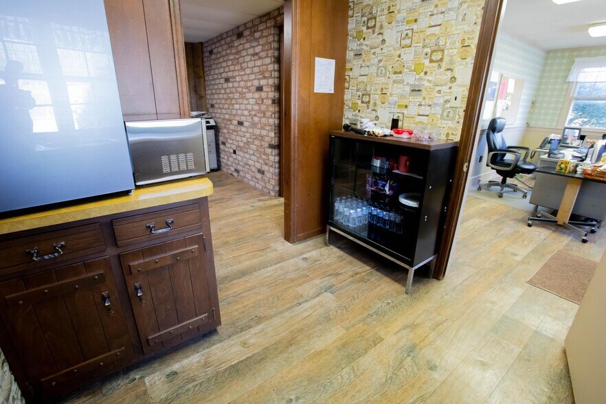 More Photos Of 926 Ben Franklin Hwy E, Douglassville Office For Sale