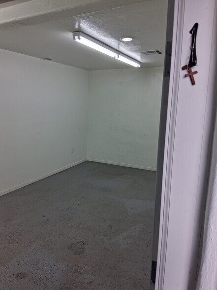 More Photos Of 1605 W Broadway Rd, Phoenix Warehouse For Sale