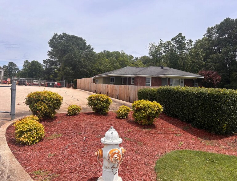 More Photos Of 1034 Fairground St SE, Conyers Office For Lease