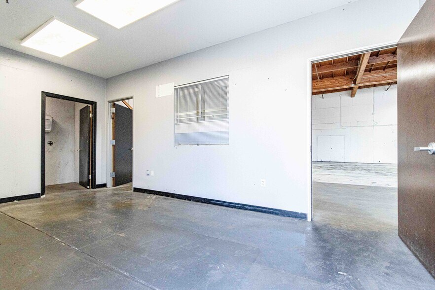 More Photos Of 25356 Cypress Ave, Hayward Manufacturing For Lease