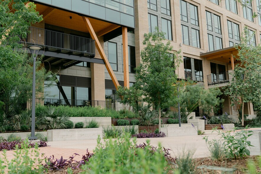 More Photos Of 711 Broadway St, San Antonio Office For Lease
