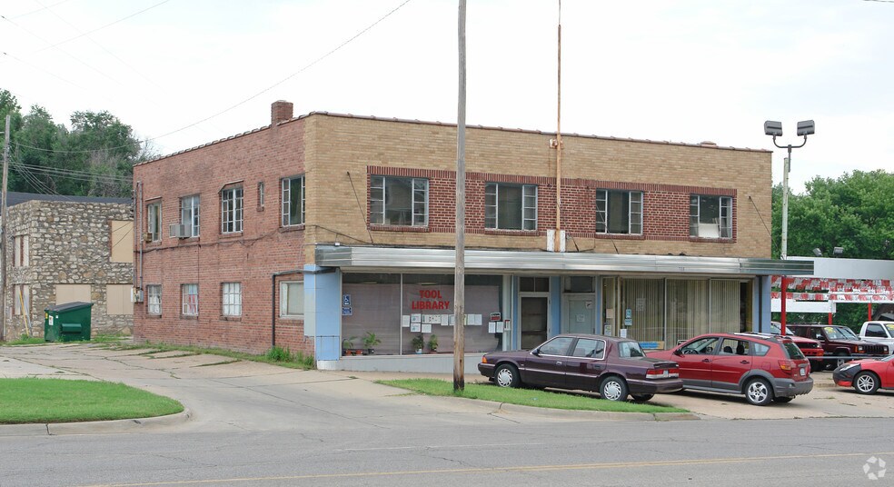 Primary Photo Of 708 SW 6th Ave, Topeka Storefront Retail Residential For Lease