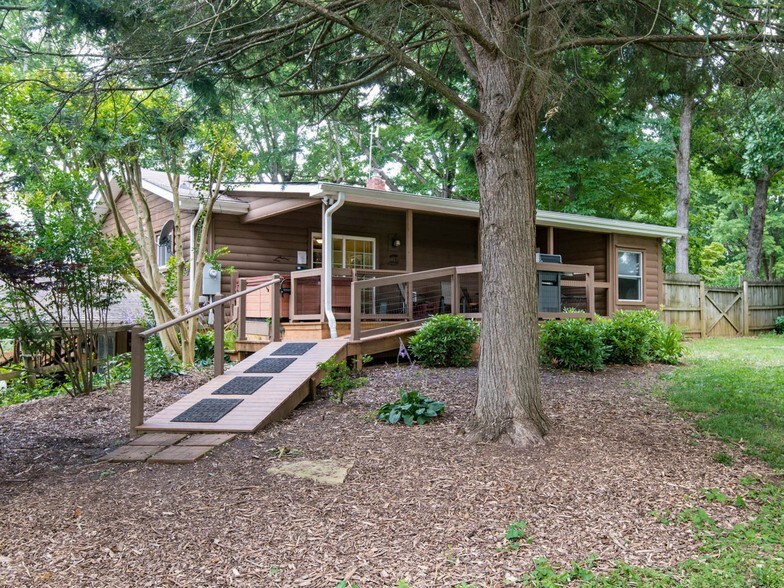 More Photos Of 242 Barkwells Ln, Mills River Hotel For Sale