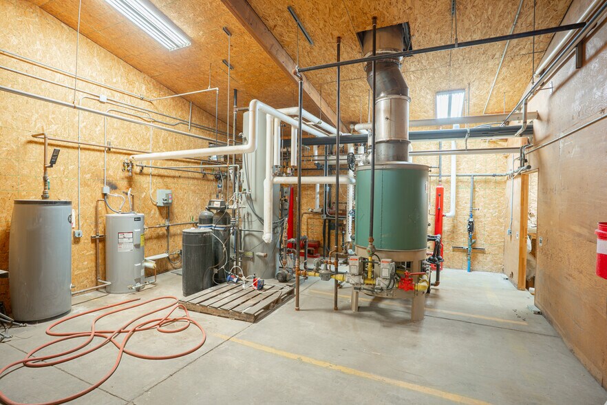 More Photos Of 319 Main St N, Kimberly Warehouse For Sale