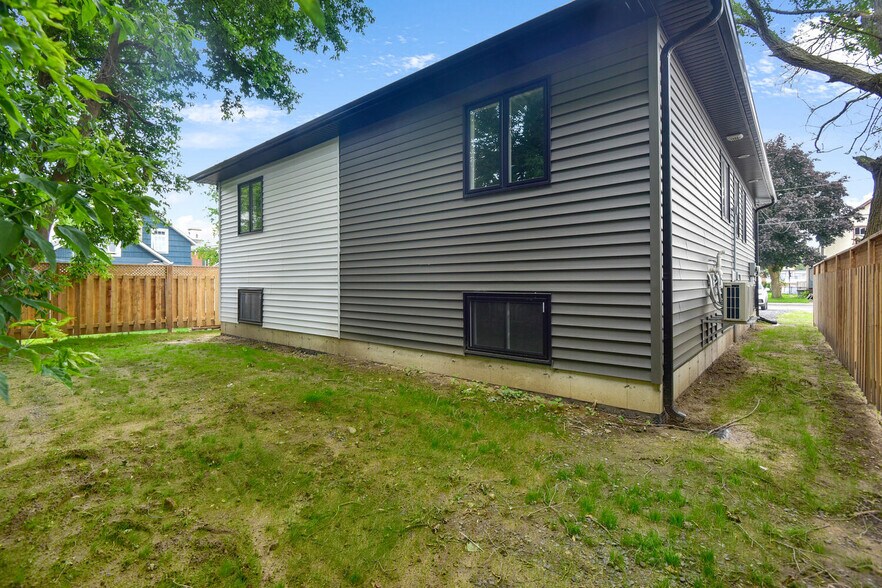 More Photos Of 642 West St W, Prescott Apartments For Sale