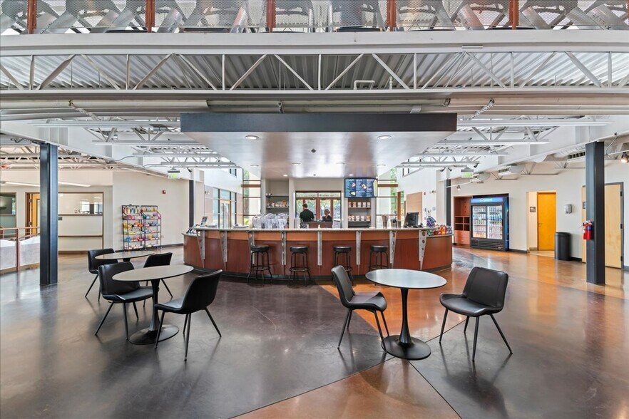 More Photos Of 801 E Parkcenter Blvd, Boise Health Club For Sale